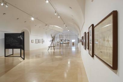 Desvos de la deriva. Experiencias, travesas y morfologas, curadoria em 2010 no Museo Nacional Centro de Arte Reina Sofa, em Madri