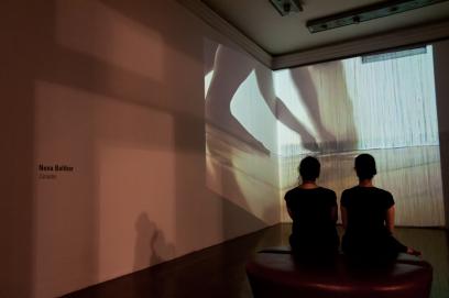 Camadas - instala��o audio-visual: grafite sobre parede, video e som. Dimens�o vari�vel. 2008-2010