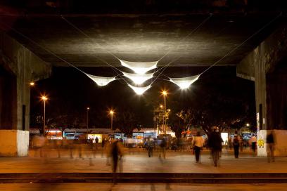 Laura Vinci, Clara clara, 2009 - Projeto Lumen/ Interven��es Luminosas, Pra�a XV, Rio de Janeiro